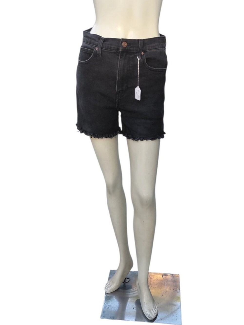 92526A Celebrity Pink Frayed Hem Denim Size 7/28, 3" Inseam 11" Rise